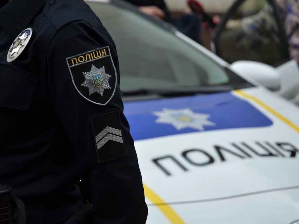 «Я свой …» В Харькове следователь начал перепалку с полицейскими. Гонки не удались