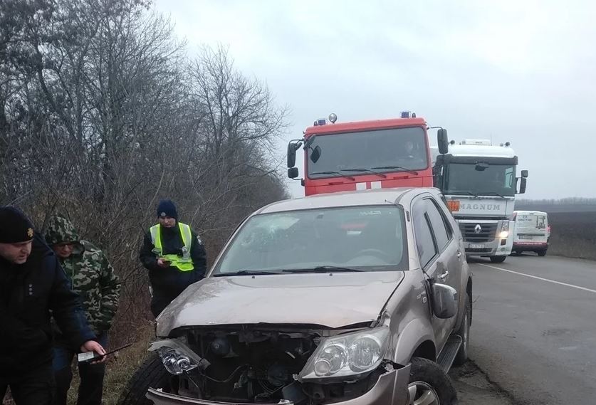 «Крики и слезы»: на Львовщине автомобиль вылетел с трассы и на скорости сбил 4 человек