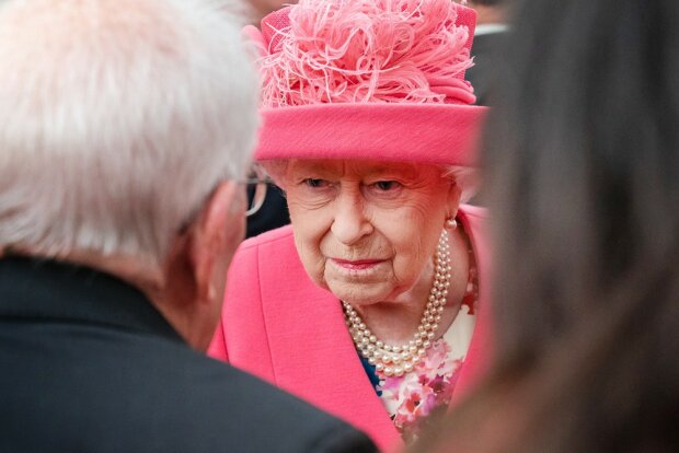 «Все в ужасе» В королевском дворце новый случай заражения коронавирусом. Королева Елизавета в опасности