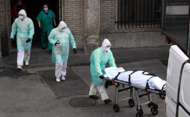 «Тела в черных пакетах лежат на полу»: В Сети опубликовали жуткие кадры из госпиталя в Испании