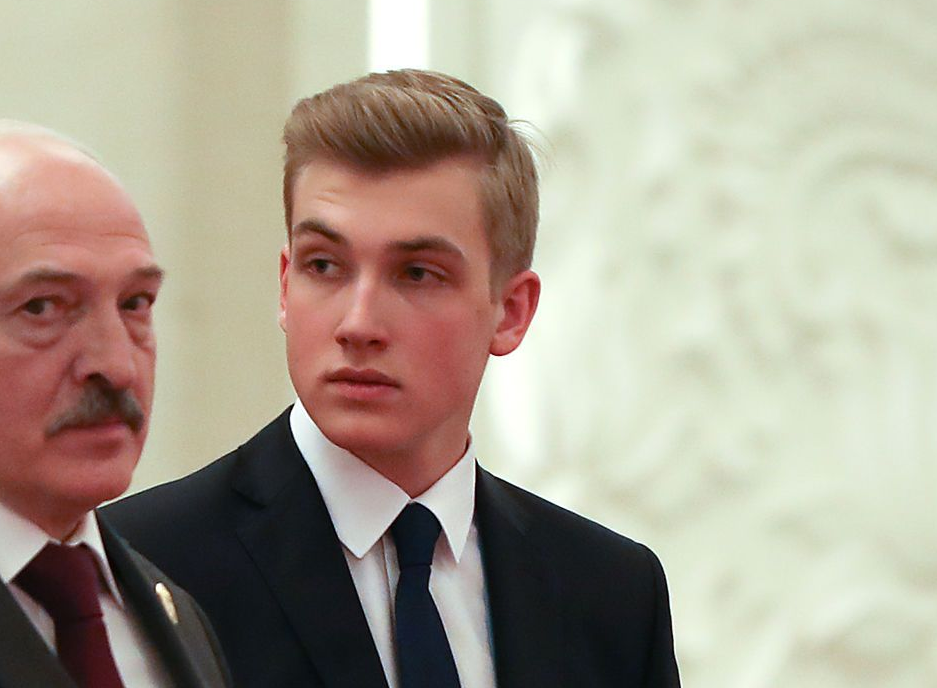 Слухи не опровергают: у сына Лукашенко заподозрили коронавирус — СМИ