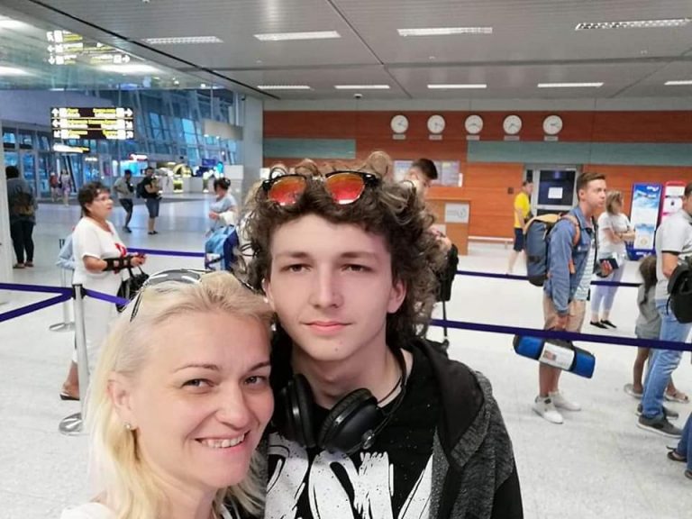 «Раковые клетки съели за три дня»: 19-летний Владимир умер от страшной болезни. Успел попрощаться с мамой