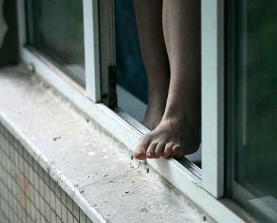 Пасхальное самоубийство: в Херсоне умерла девушка, которая из-за любви выбросила с 9 этажа