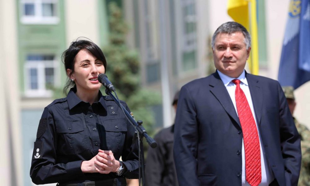 Гнать их! Соратница Саакашвили выпалила эмоциональное заявление. «Стальная» Дека, разносит