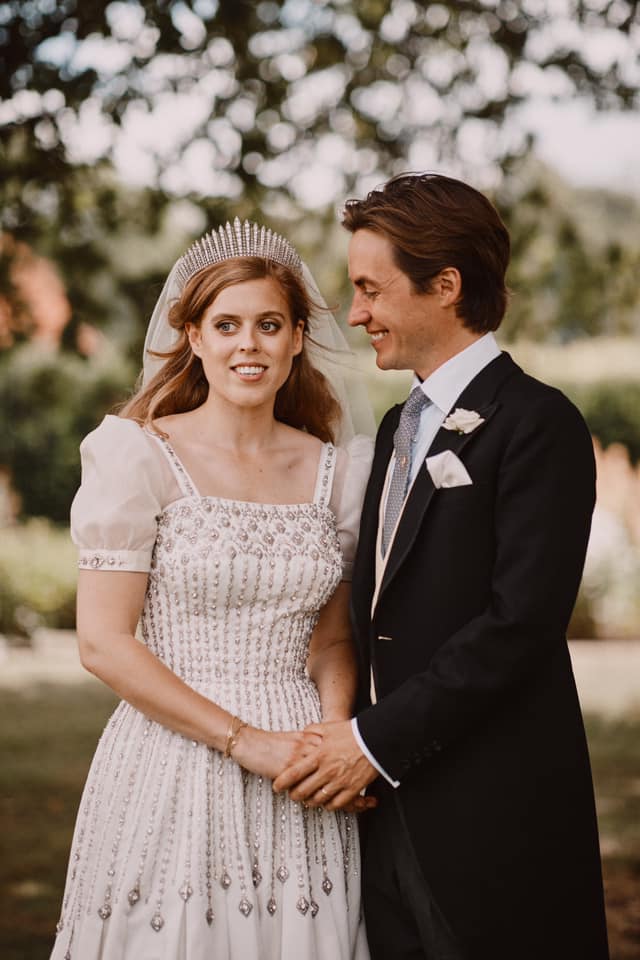 «Будто из сказки»: королевская семья поделилась фото со свадьбы принцессы