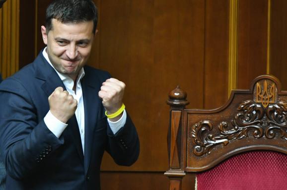 Принято! Рада проголосовала за скандальный закон. Что это означает для украинцев