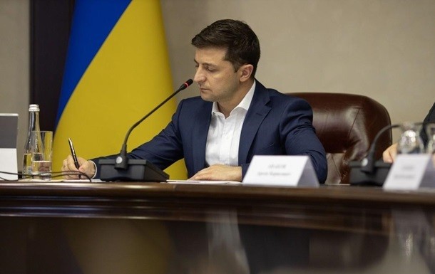 «Отказался продлевать запрет»: Зеленский ветировал важный закон. Что это означает для украинцев