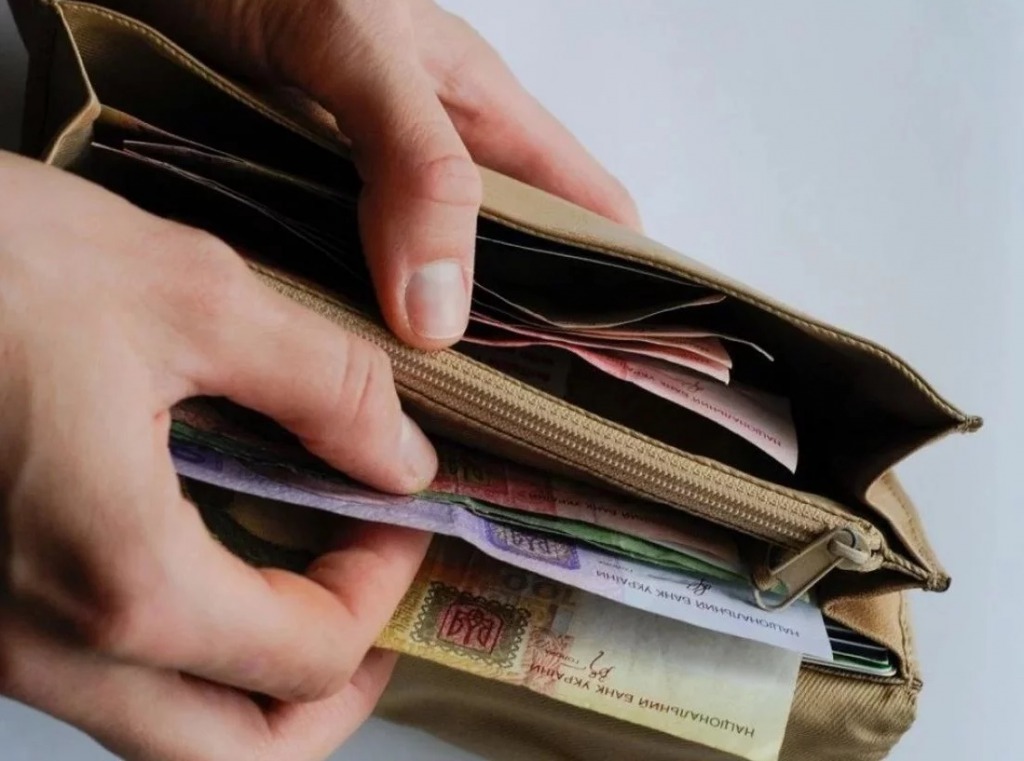 «Серьезная проблема для бюджета». В Украине вырастет минимальная зарплата: где возьмут необходимую сумму