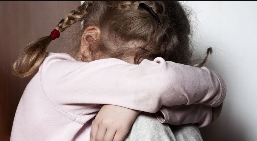 «Ребенок в подавленном состоянии»: На Закарпатье изнасиловали 11-летнюю девочку. «Близкий родственник»