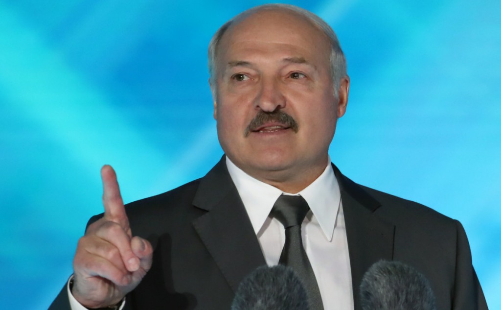 Лукашенко не сдается. В Минске, Бобруйске и Бресте начали задерживать: ловят и тянут силой