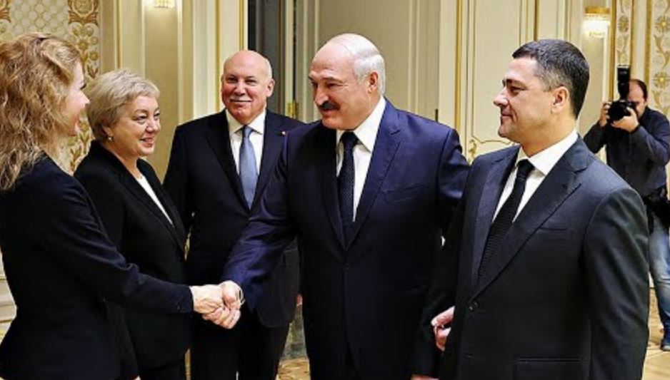 Давление скакнуло! Лукашенко покрыли с ног до головы, досталось с лихвой: на повышенных тонах.