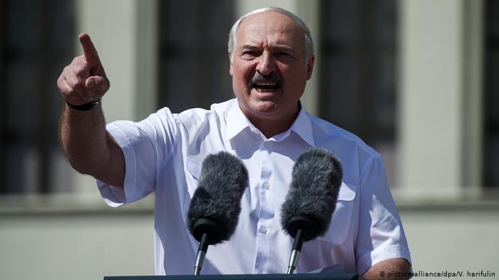 «Придут урки с прикоритникамы». Лукашенко оскандалился заявлением — «будет резня». Белорусы в шоке: только цветочки