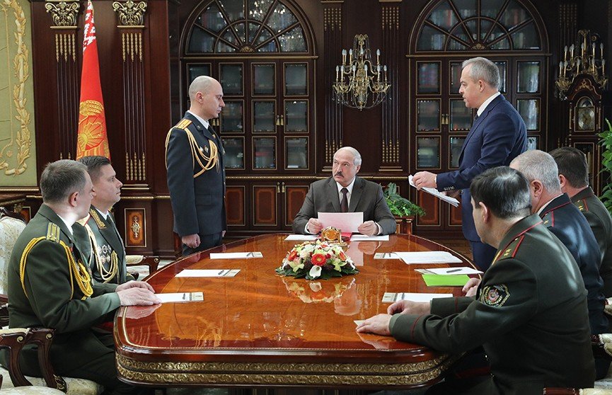 Генерал сбежал- я команды не дам! Лукашенко в шоке – армия отказалась. Министр истерит – только что, накрили
