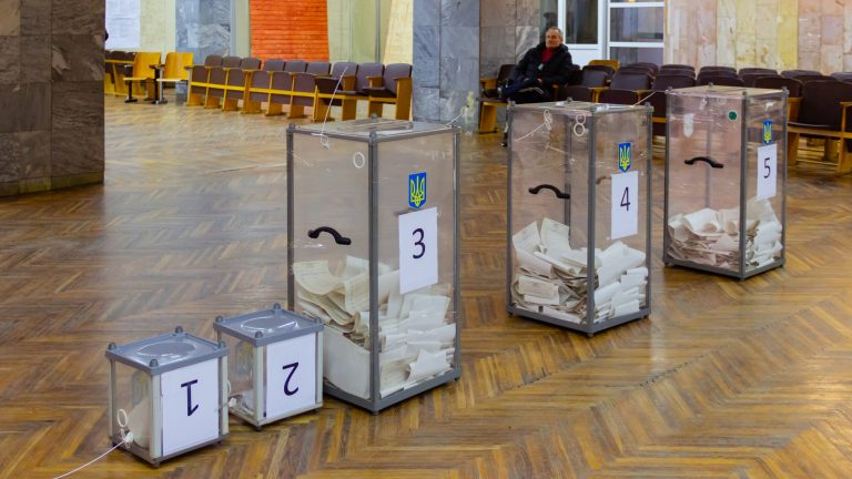 Второго тура не будет! Уверенная победа кандидата в одном из крупнейших городов Украины — данные экзит-пола