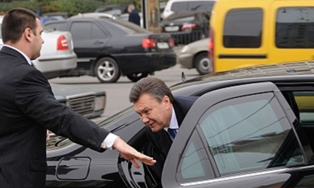 На ночь! Это уже произошло — Януковича «взяли», 13 лет. Это конец — он в шоке. Прямо в Москве