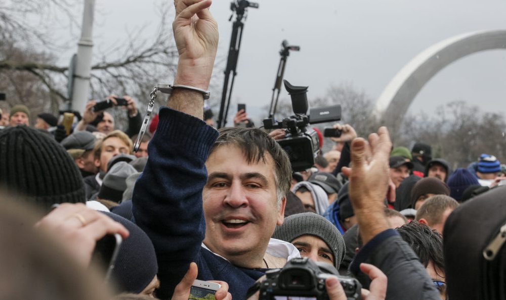 Только что! Саакашвили не стал молчать — напор! Он поднял людей — немыслимая весть, это уже не остановить!