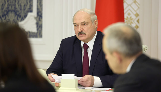 Лукашенко выпал! Впервые за долгое время, она сказала это — «бешеный убийца». Страна на ногах, «не понимают»