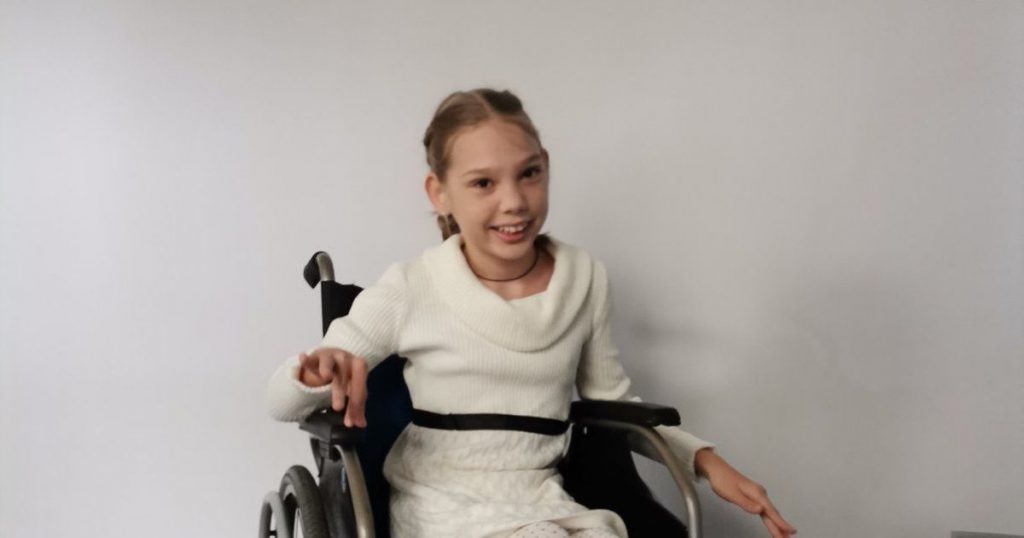 «Ребенок сможет начать самостоятельно ходить»: Помогите Ангелине пройти нужную операцию