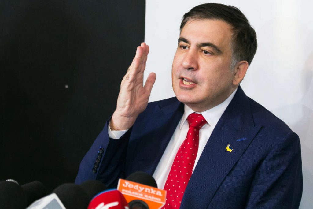 На ночь! Коррупционная кормушка — Саакашвили разнес их — прикрыть: больше никаких взяток! Натерпелись — достаточно