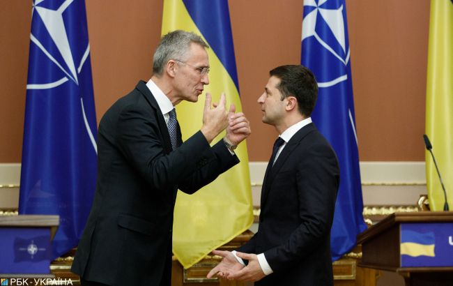 Столтенберг и Макрона обсудили агрессивное поведение РФ и ситуацию в Украине