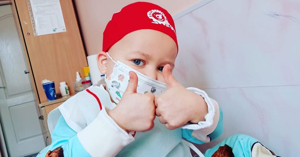Трехлетняя Алинка уже второй раз борется с раком крови