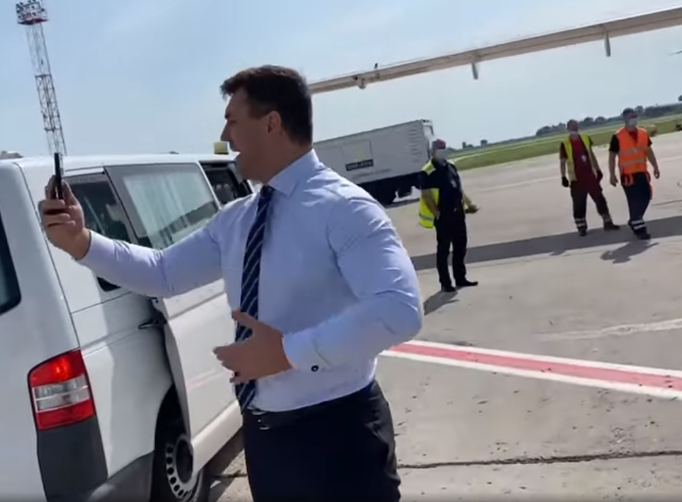 Тищенко задержал вылет самолета: вздумалось снять видео.