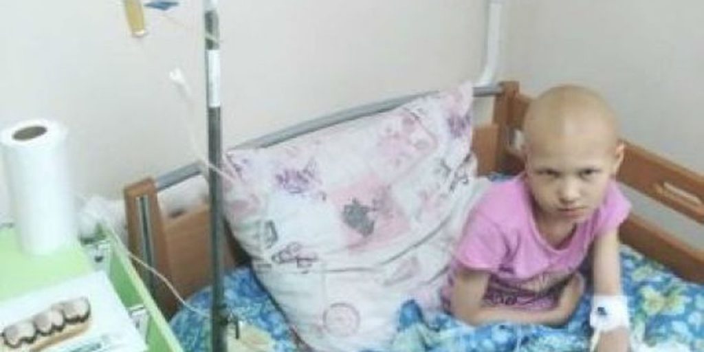 Саркома поразила лицо 10-летней Софии: без помощи неравнодушных семье не справиться