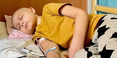 Китайские врачи спасают жизнь Егора